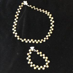 Pearl necklace and bracelet